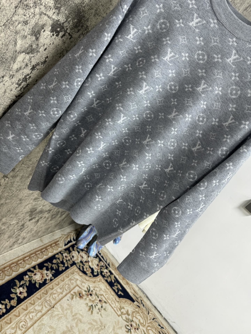 l0vis Vvtt0n sweater